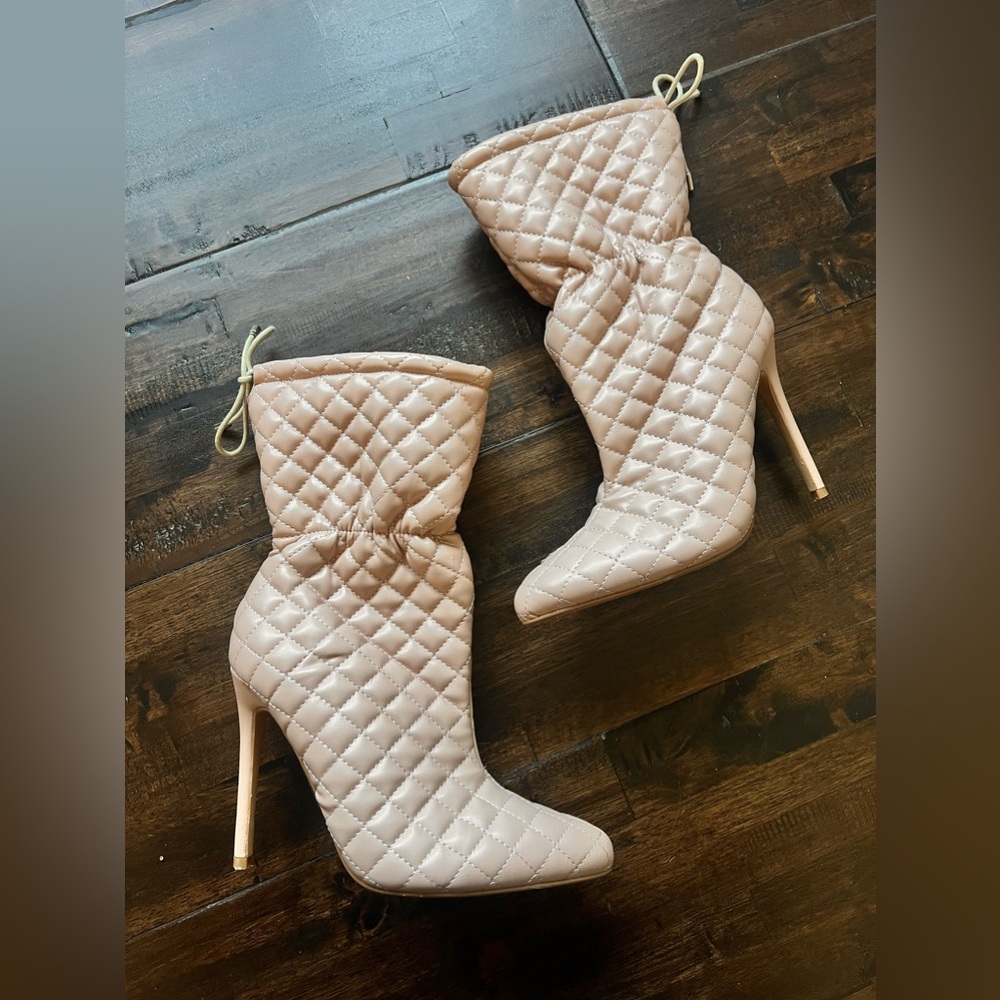 Cream boots with puffer jacket type texture